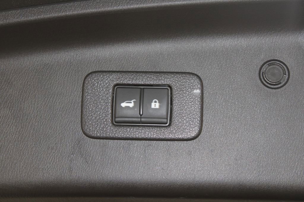 Used 2024 Nissan Armada Platinum w/ Captain's Chairs Package image 17