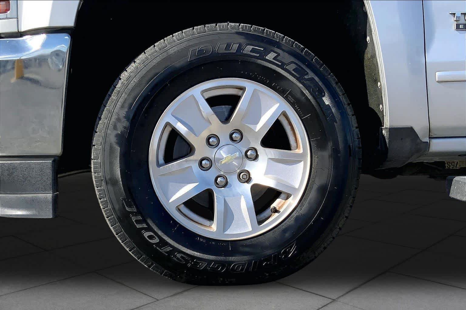Used 2017 Chevrolet Silverado 1500 LT w/ Texas Edition RWD image 10