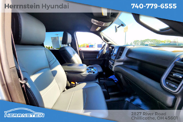 Used 2024 RAM 3500 Tradesman w/ Chrome Appearance Group AWD/4WD image 17
