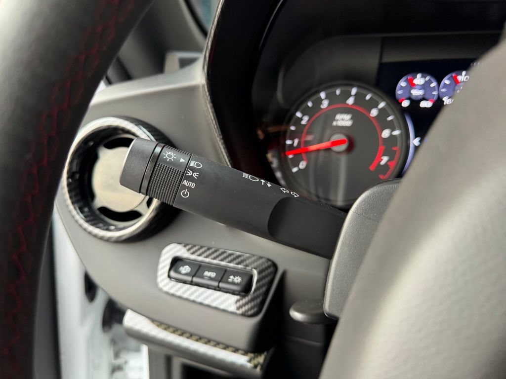 Used 2019 Chevrolet Camaro ZL1 RWD image 28