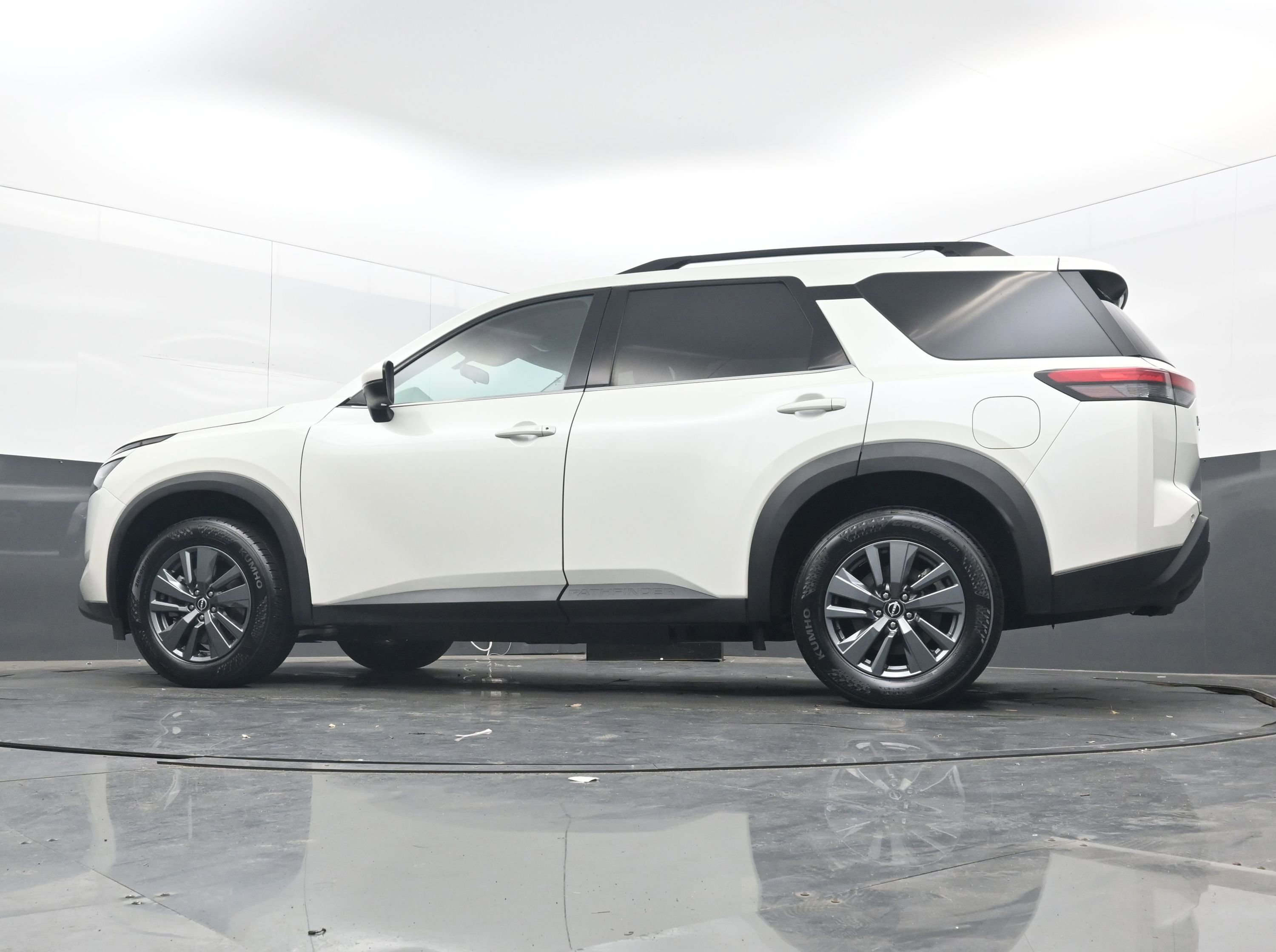 Used 2024 Nissan Pathfinder SV image 28