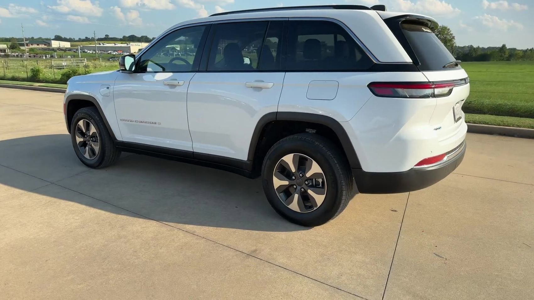 New 2023 Jeep Grand Cherokee 4WD 4xe image 6