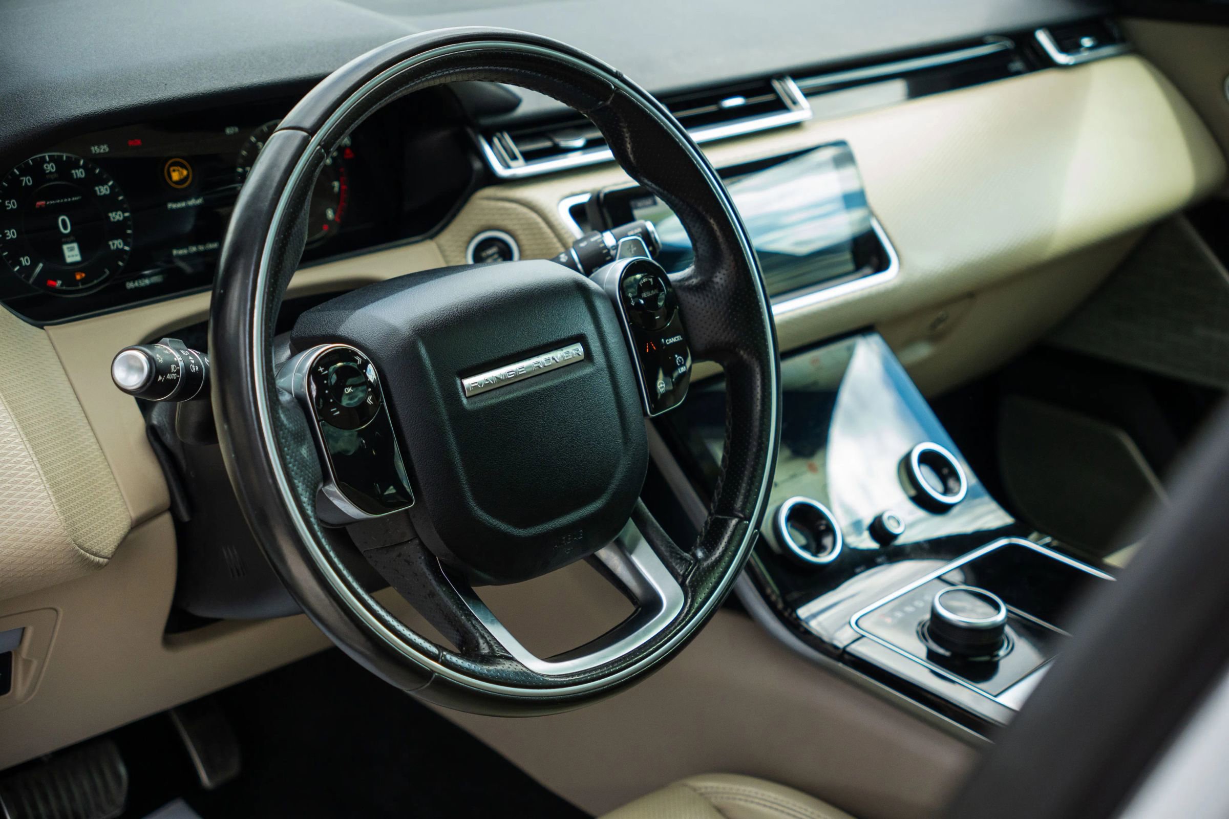 Used 2019 Land Rover Range Rover Velar R-Dynamic SE image 12
