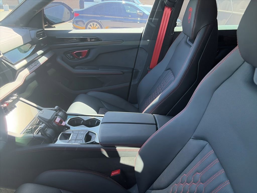 Used 2025 Lamborghini Urus SE AWD/4WD image 9