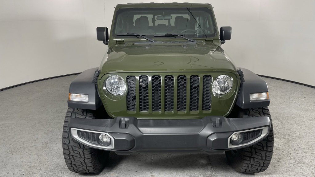 Used 2023 Jeep Gladiator Sport w/ Off Road Group image 9