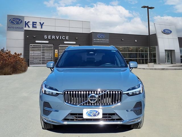 Used 2023 Volvo XC60 B5 Plus image 2