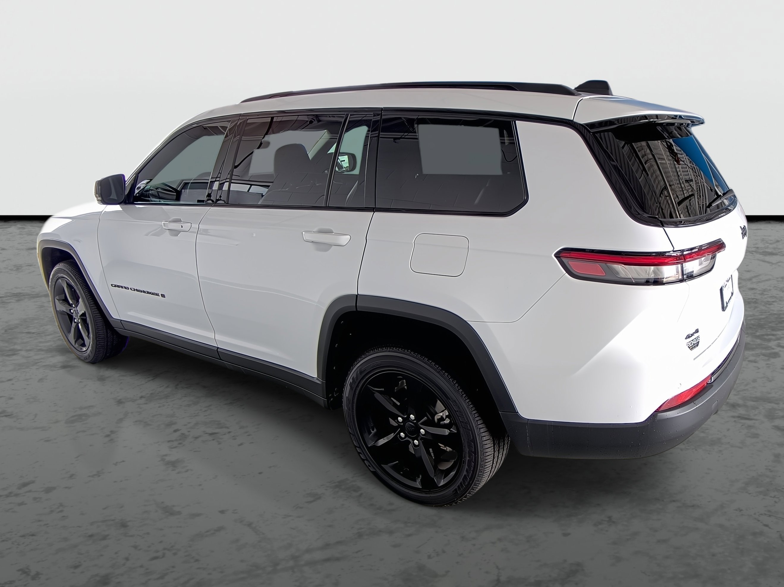 Used 2025 Jeep Grand Cherokee L Laredo image 11