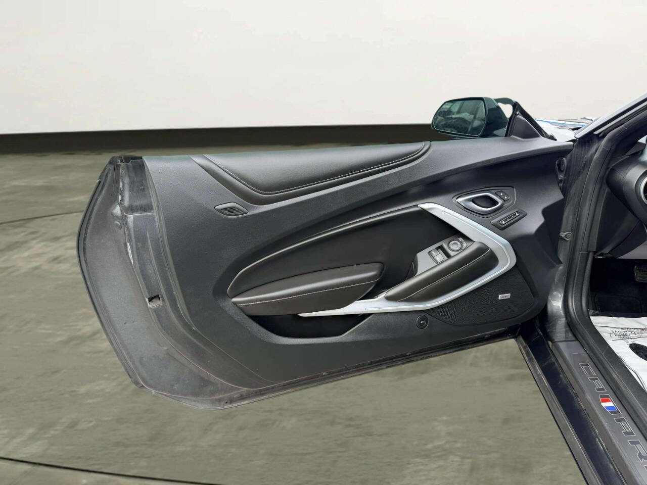 Used 2018 Chevrolet Camaro SS RWD image 10