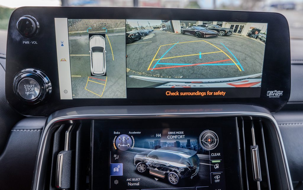 Used 2023 Lexus LX 600 4WD w/ Luxury Package image 12