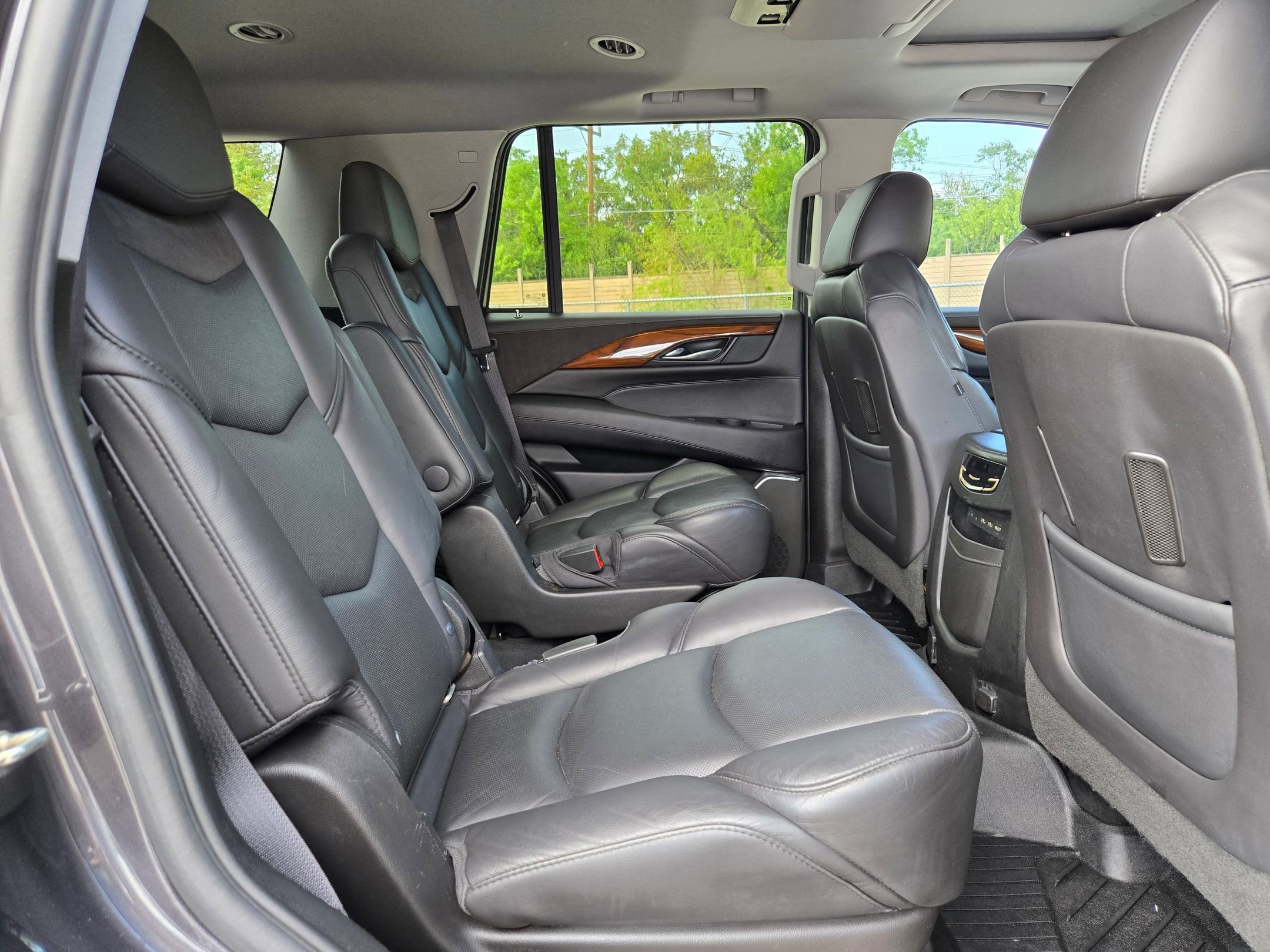 Used 2018 Cadillac Escalade Luxury image 24