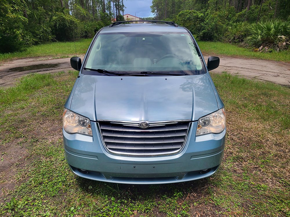 Used 2009 Chrysler Town & Country LX w/ Entertainment Group #1 image 2
