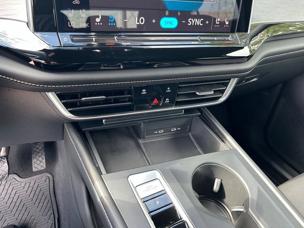 Used 2024 Volkswagen Atlas Cross Sport SE FWD image 28