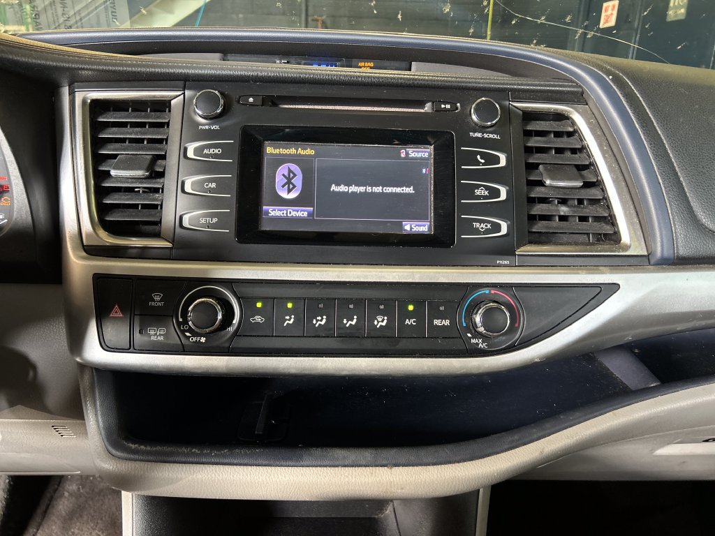 Used 2016 Toyota Highlander LE FWD image 14