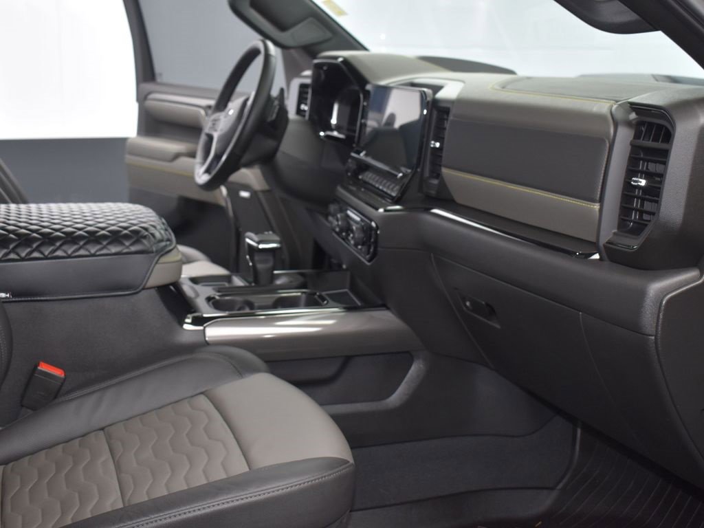 Used 2025 Chevrolet Silverado 1500 ZR2 w/ Technology Package image 13