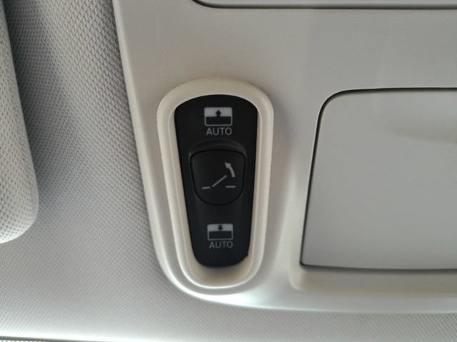 Used 2023 Chrysler Pacifica Limited FWD image 56