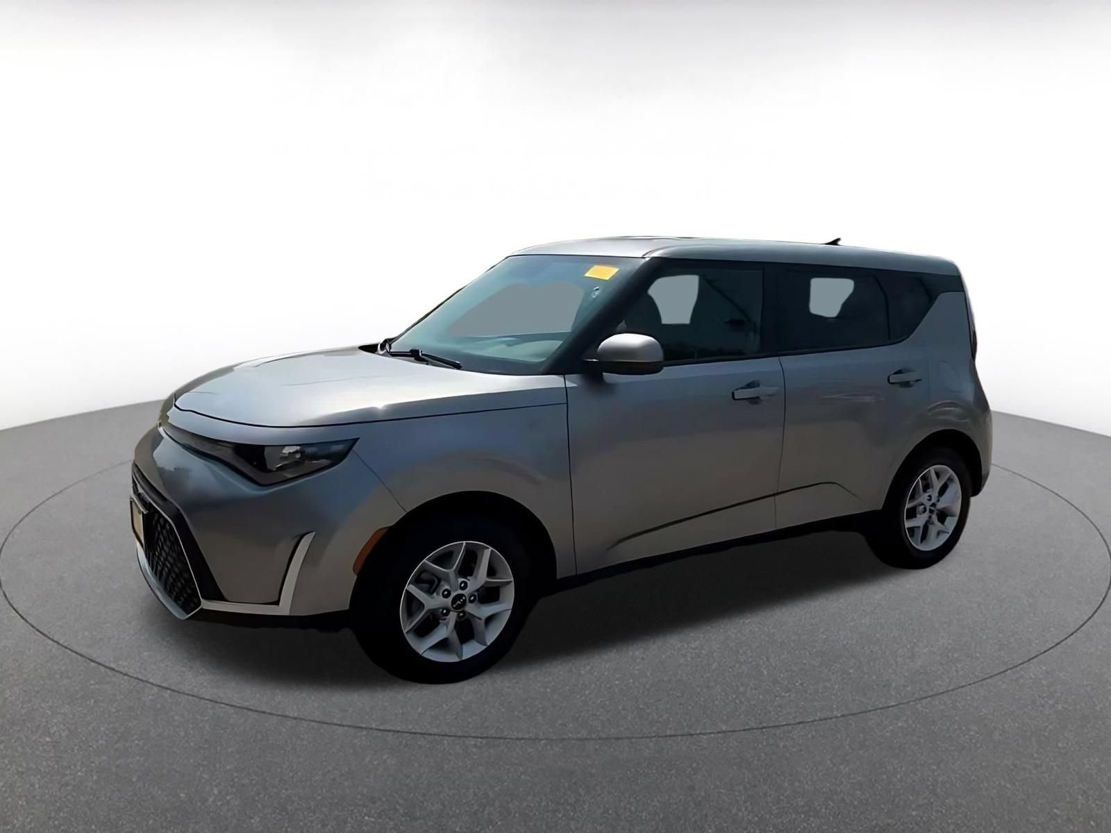 Used 2025 Kia Soul LX w/ LX Technology Package FWD image 8