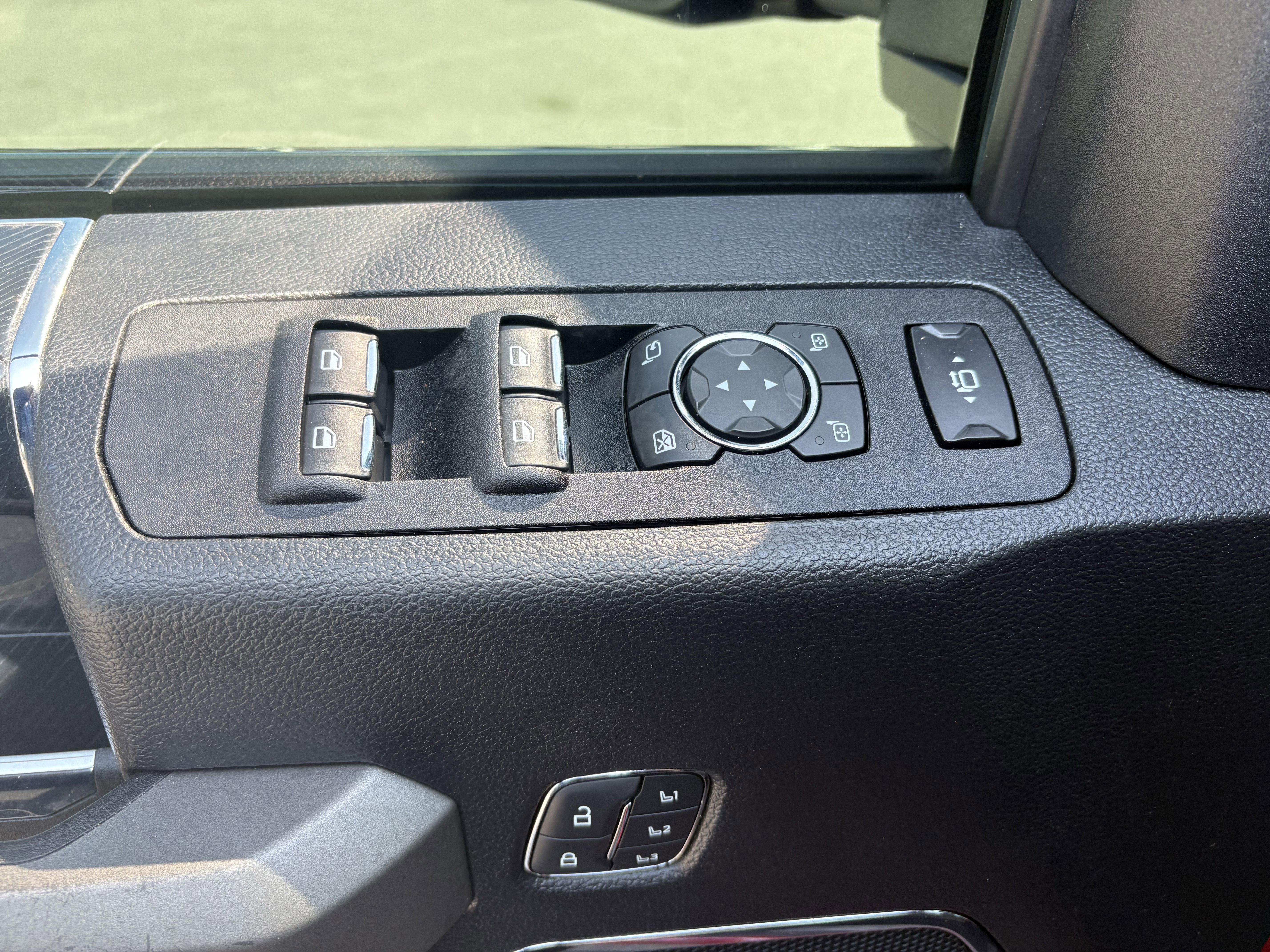 Used 2020 Ford F250 Platinum w/ FX4 Off-Road Package image 18