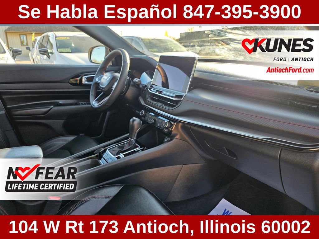 Used 2025 Jeep Compass Trailhawk AWD/4WD image 38