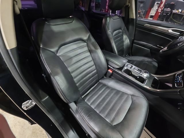 Used 2017 Ford Fusion SE w/ Fusion SE Technology Package FWD image 27