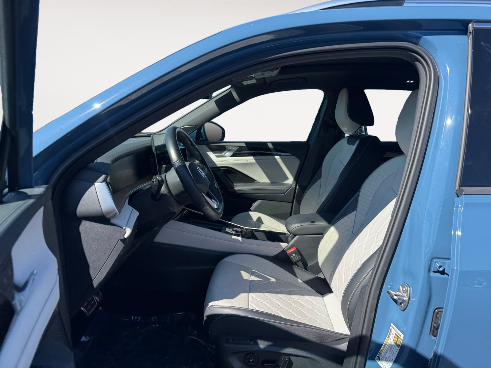 Certified 2025 Volkswagen Tiguan SEL R-Line AWD/4WD image 10