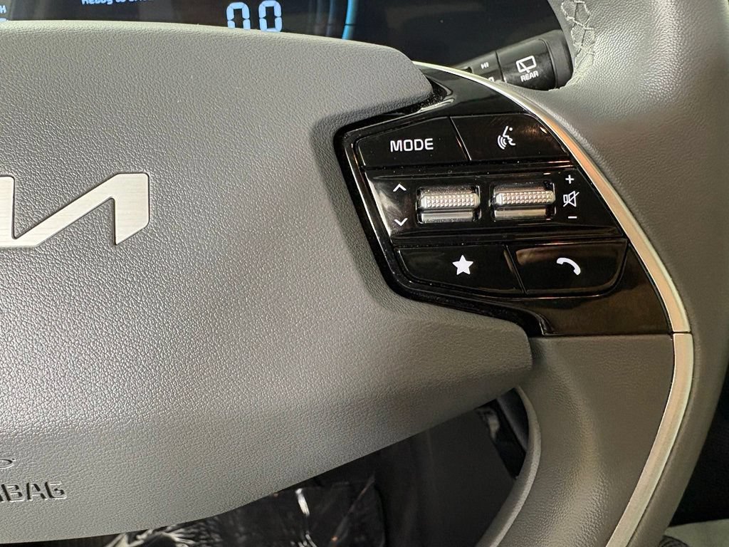 Used 2024 Kia Niro EX FWD image 25