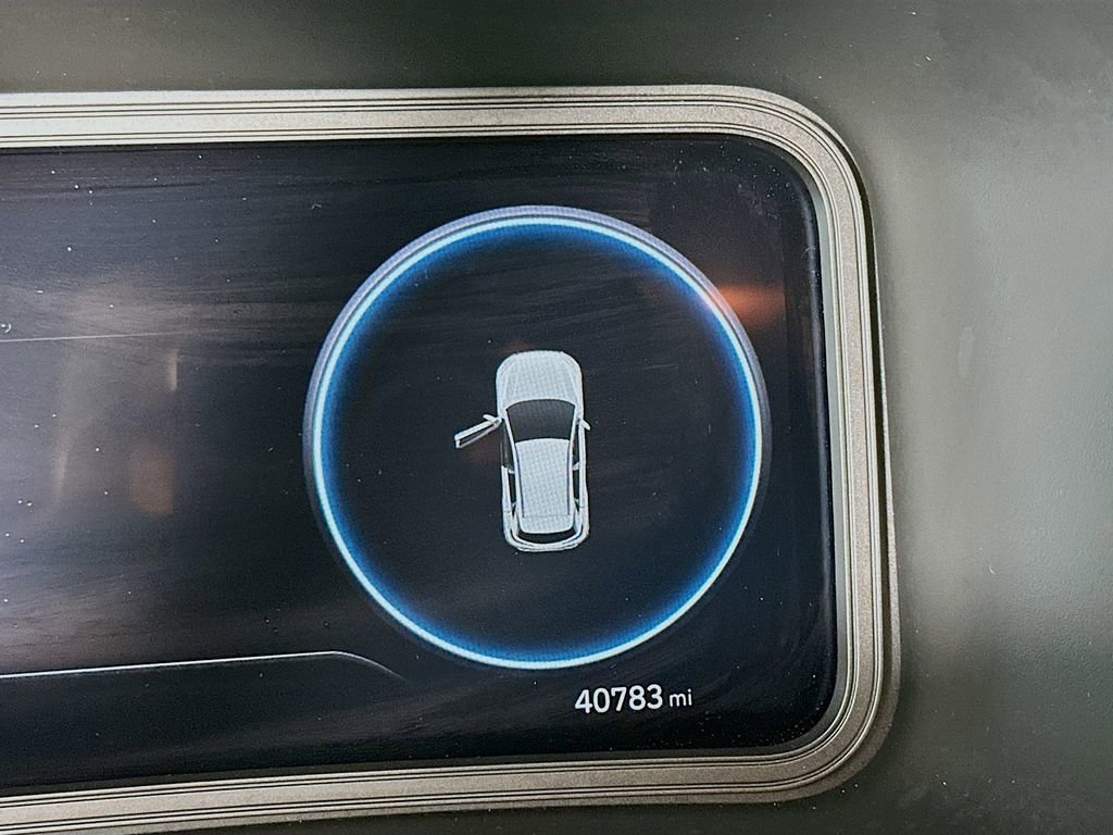 Used 2023 Hyundai Kona Limited w/ Cargo Package image 17