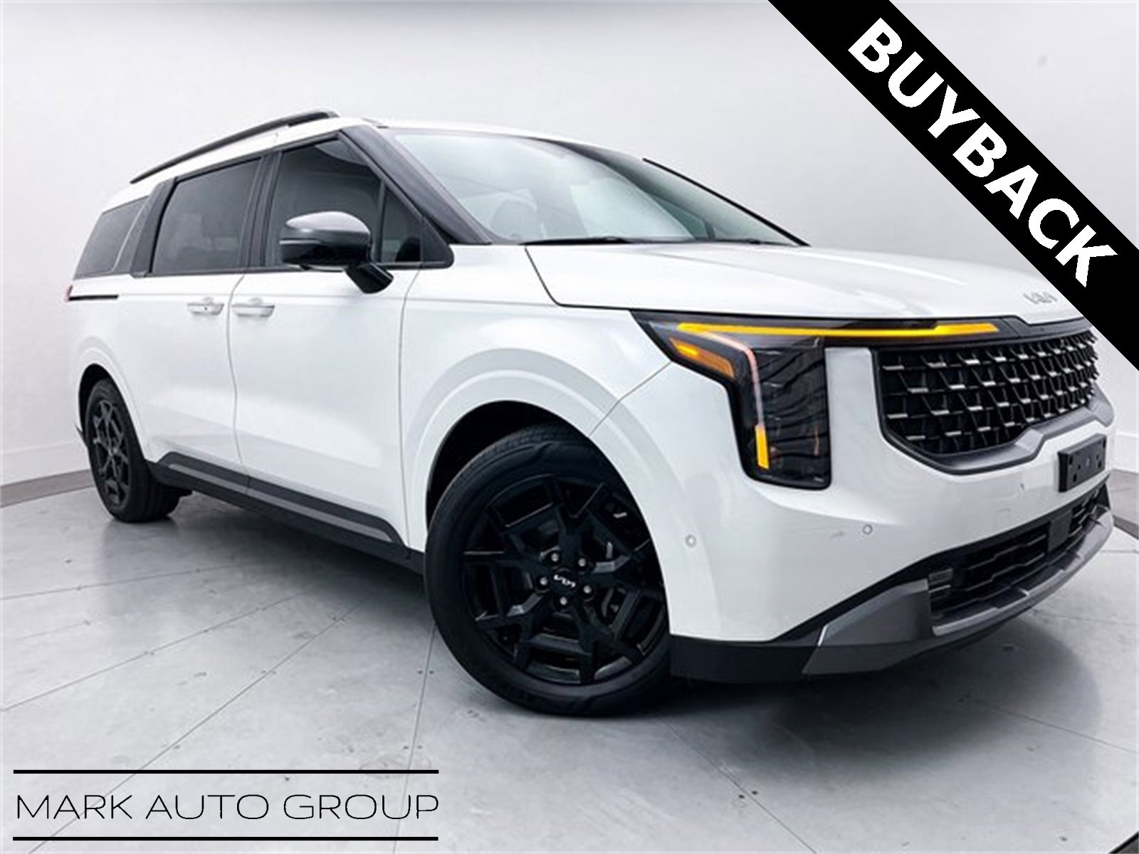 Used 2025 Kia Carnival SX Prestige image 1