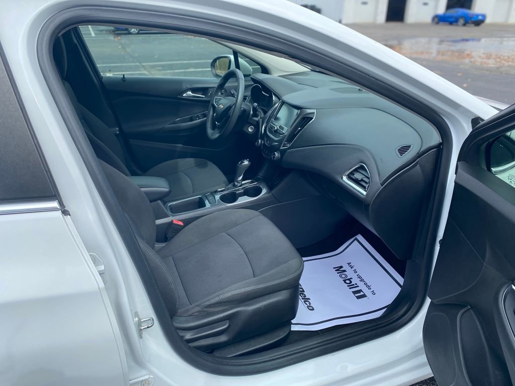 Used 2018 Chevrolet Cruze LT image 12