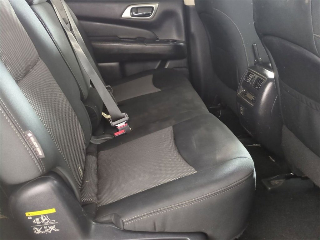 Used 2018 Nissan Pathfinder SV image 23