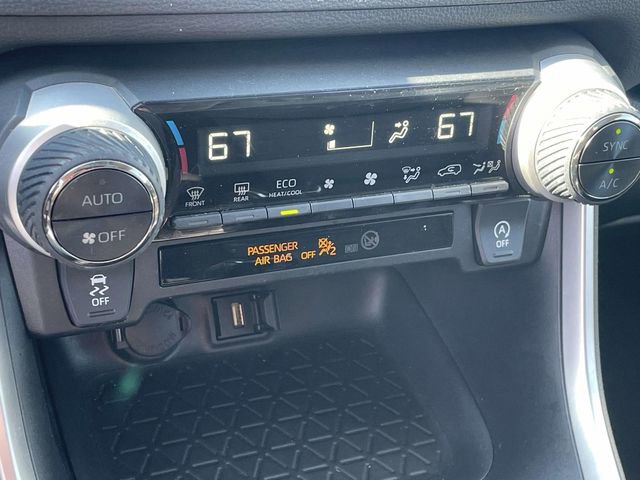 Used 2021 Toyota RAV4 XLE Premium image 38