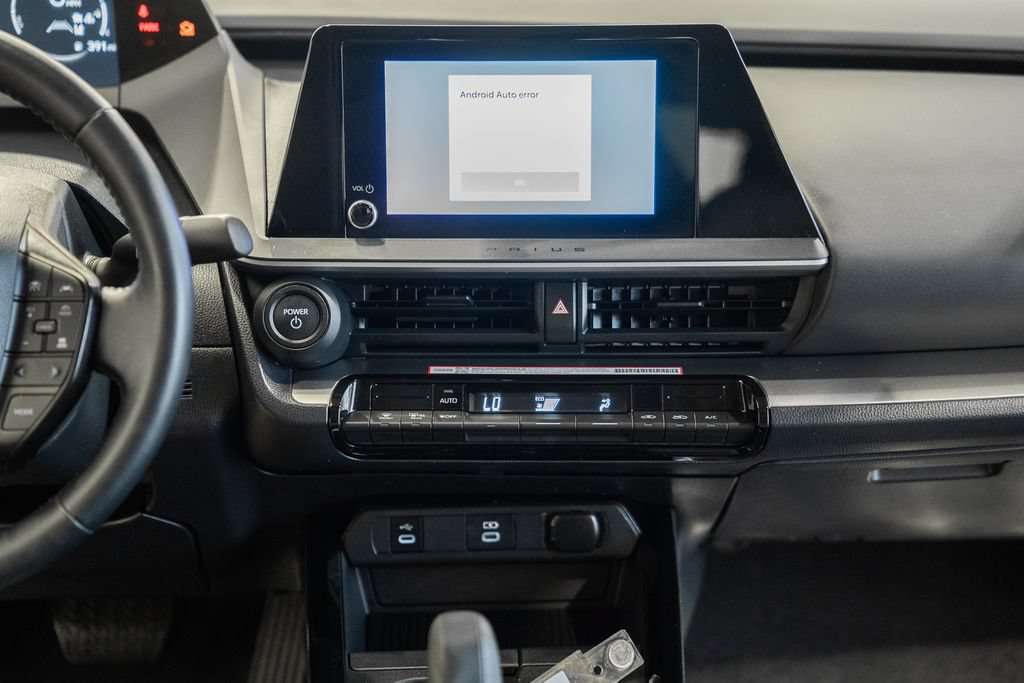 Used 2025 Toyota Prius LE FWD image 18