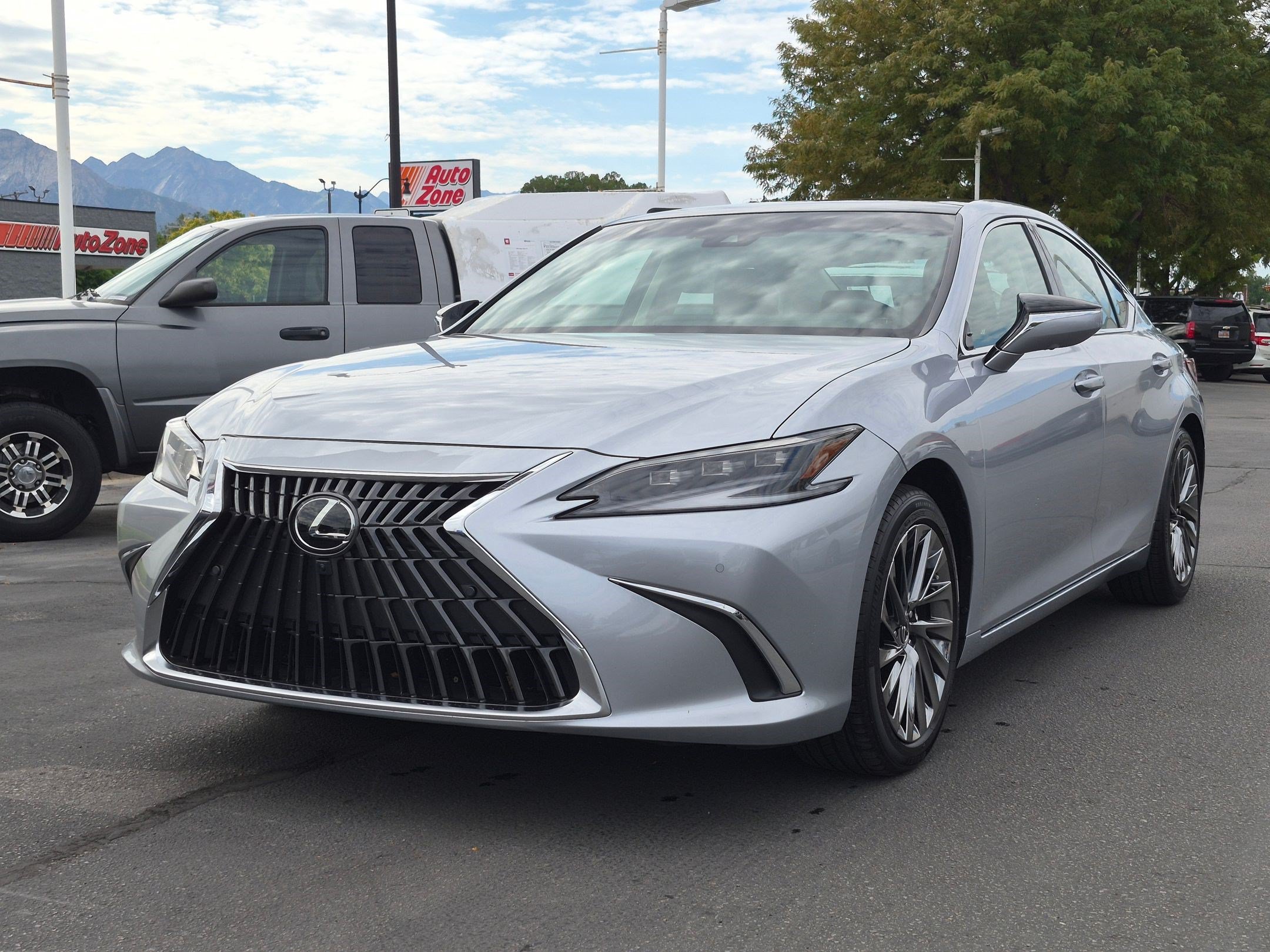 Used 2025 Lexus ES 350 Ultra Luxury FWD image 10