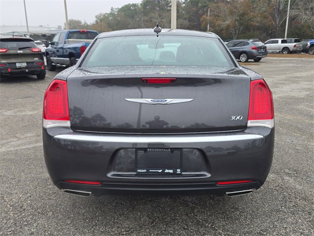 Certified 2019 Chrysler 300 Touring w/ Chrome Appearance Package image 5
