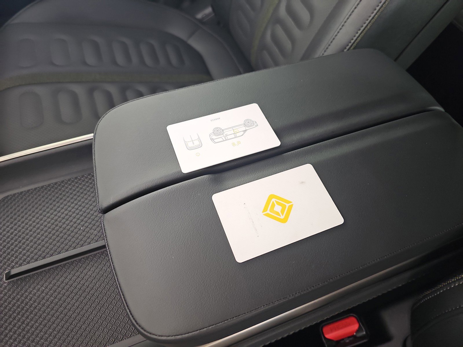 Used 2025 Rivian R1S Adventure image 29