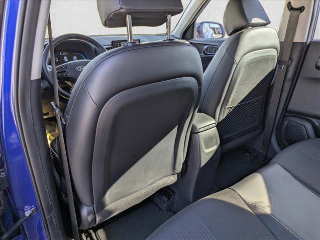 Used 2023 Hyundai Venue Limited image 20