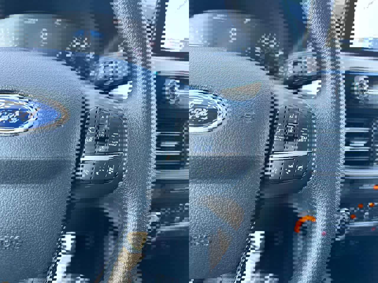 Used 2020 Ford Escape SE image 29