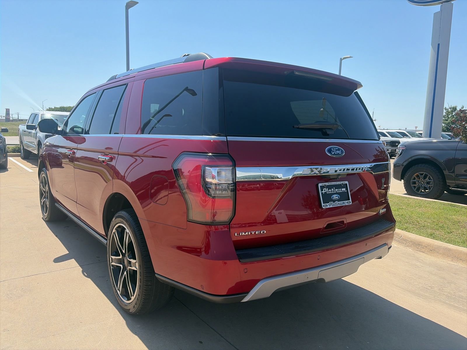 Used 2019 Ford Expedition Limited w/ Texas Edition Package RWD image 3