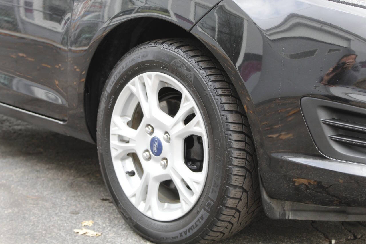 Used 2015 Ford Fiesta SE image 13