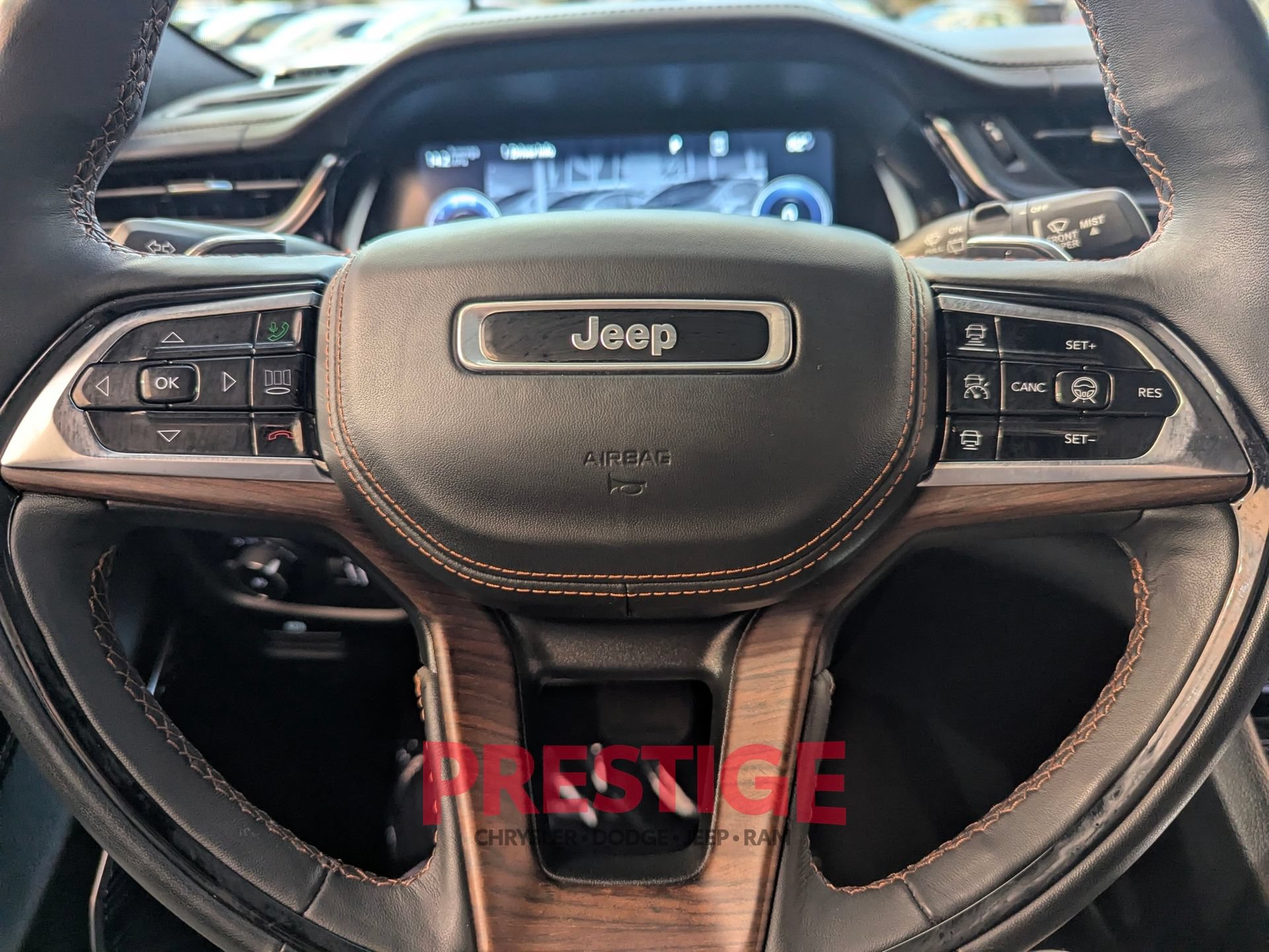 Used 2024 Jeep Grand Cherokee Summit w/ Adv Protech Group IV AWD/4WD image 17