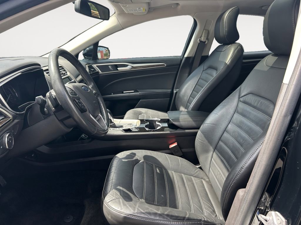 Used 2016 Ford Fusion SE w/ Equipment Group 202A FWD image 7