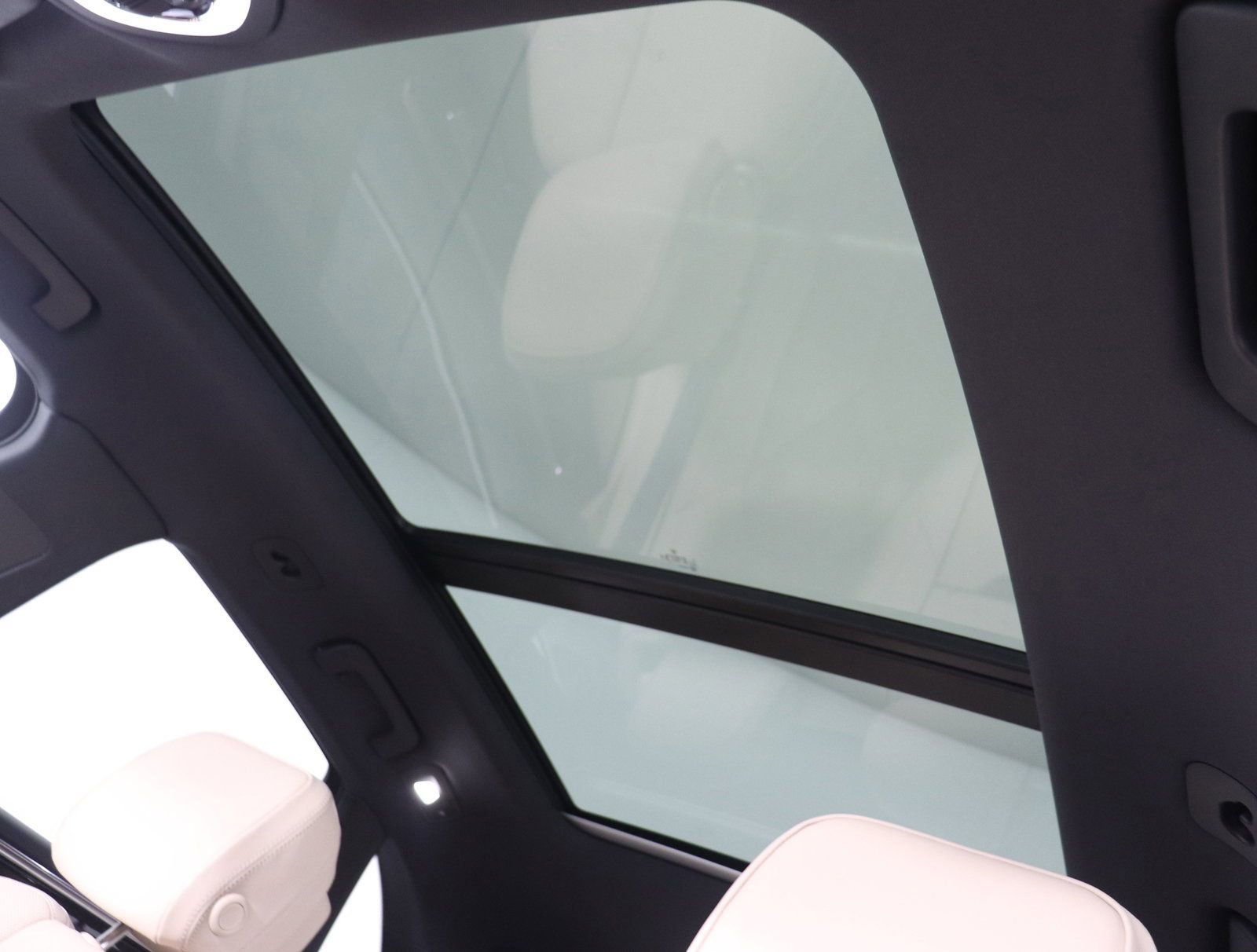 Used 2025 Porsche Macan image 28