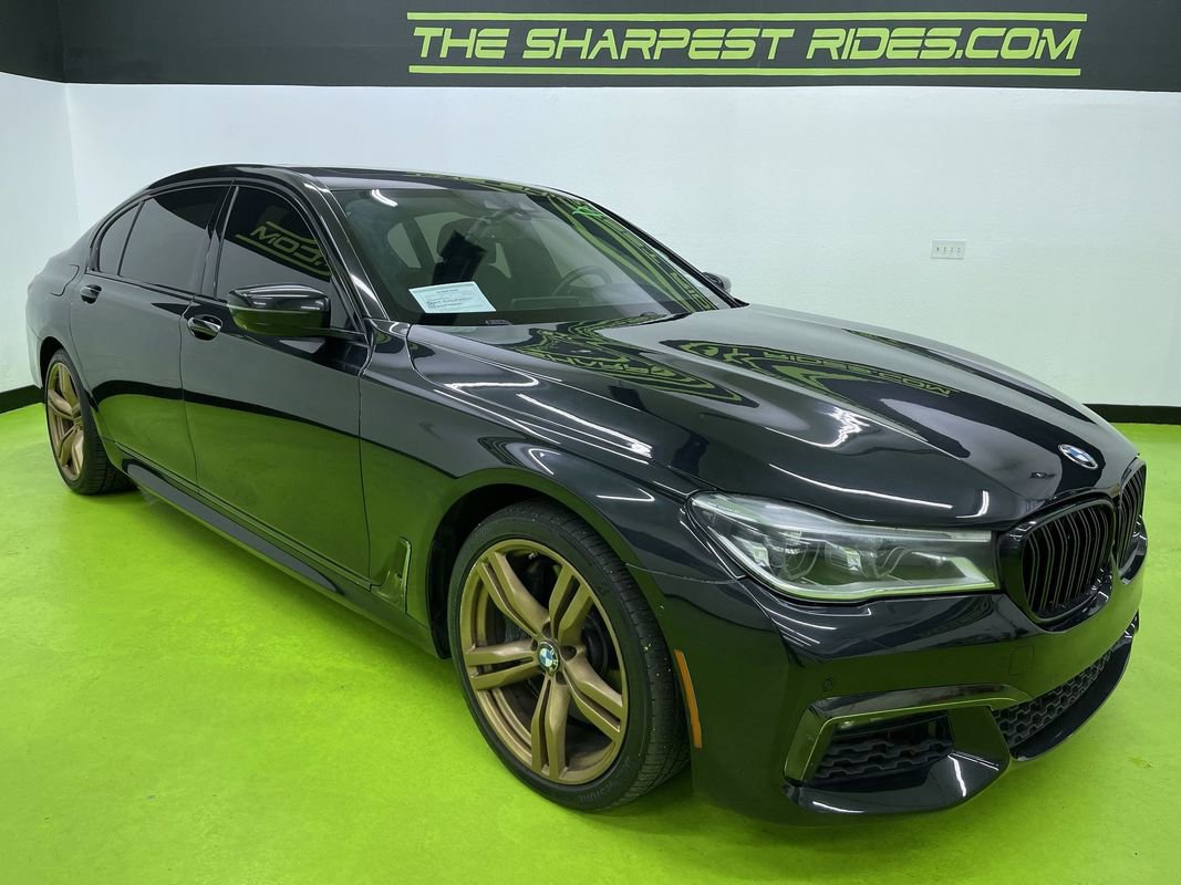 Used 2017 BMW 750i image 2