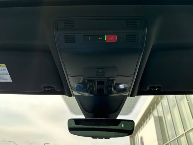 Certified 2022 Volkswagen Tiguan SE R-Line image 39