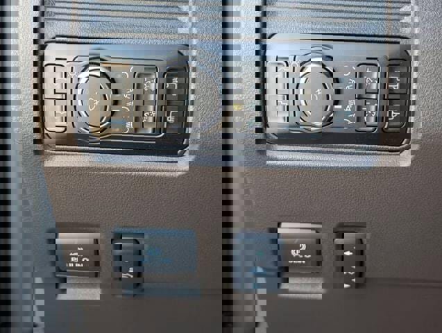 New 2026 Ford F350 King Ranch w/ FX4 Off-Road Package image 19