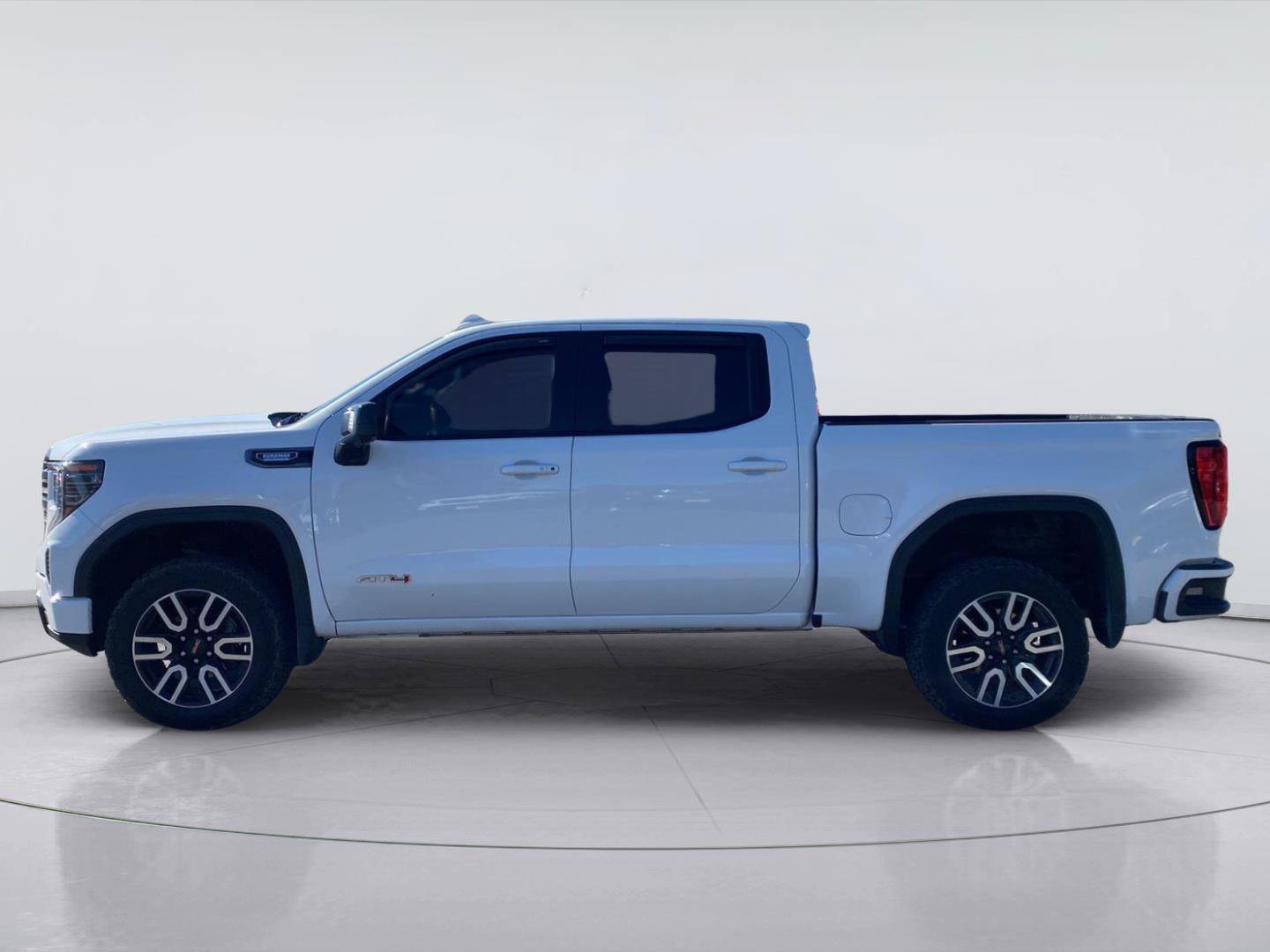 Used 2023 GMC Sierra 1500 AT4 w/ Technology Package AWD/4WD image 2