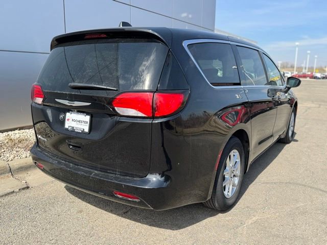 Used 2024 Chrysler Voyager LX image 37