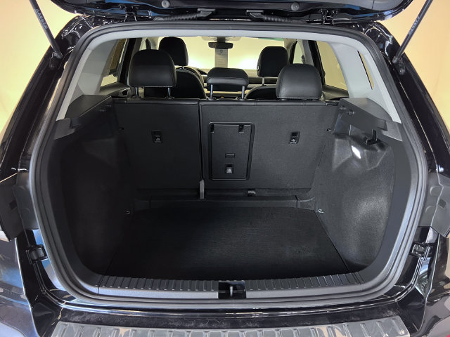 Certified 2025 Volkswagen Taos SE FWD image 5