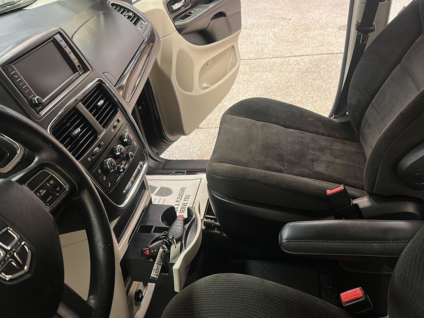 Used 2017 Dodge Grand Caravan SE w/ Power Window Group FWD image 24