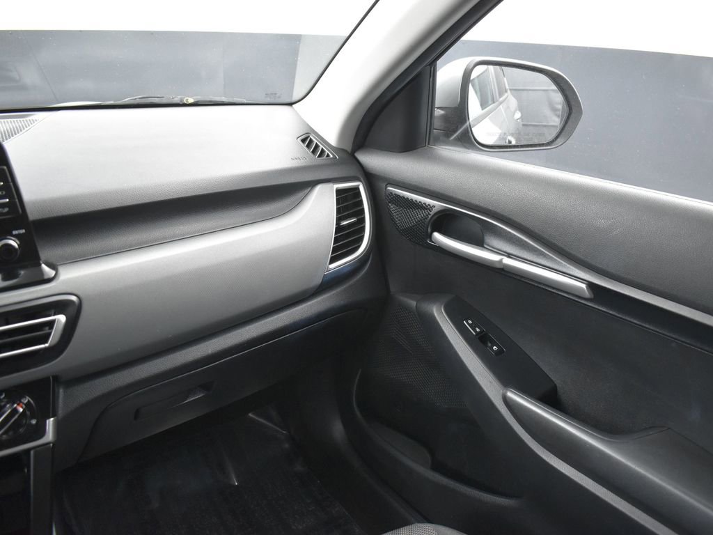 Used 2021 Kia Seltos LX image 16