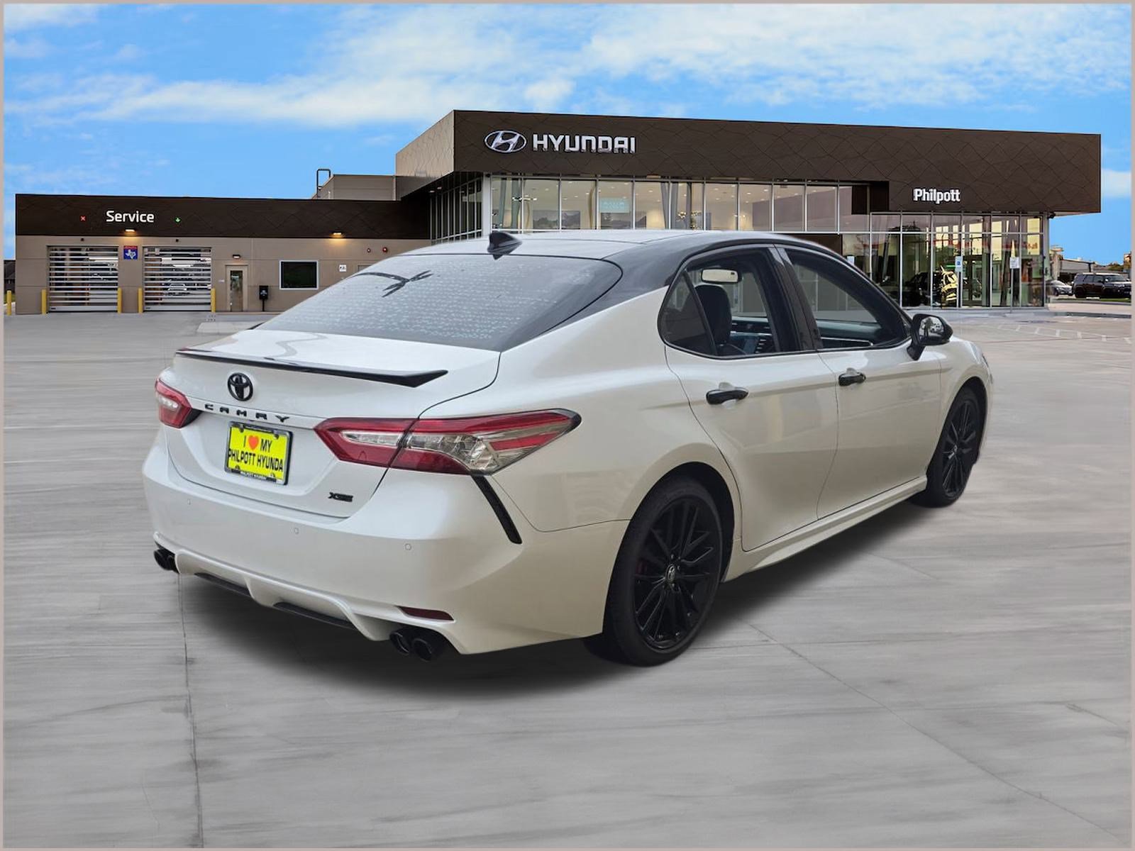 Used 2018 Toyota Camry XSE image 9